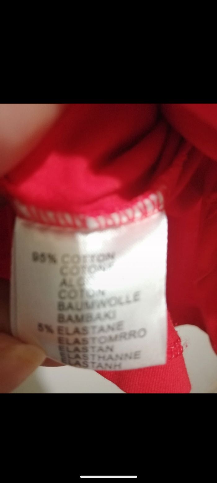Beau tee shirt rouge col V. Taille 44/46 - photo numéro 6