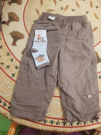 Pantalon gris taille 23 mois Chaussette offerte