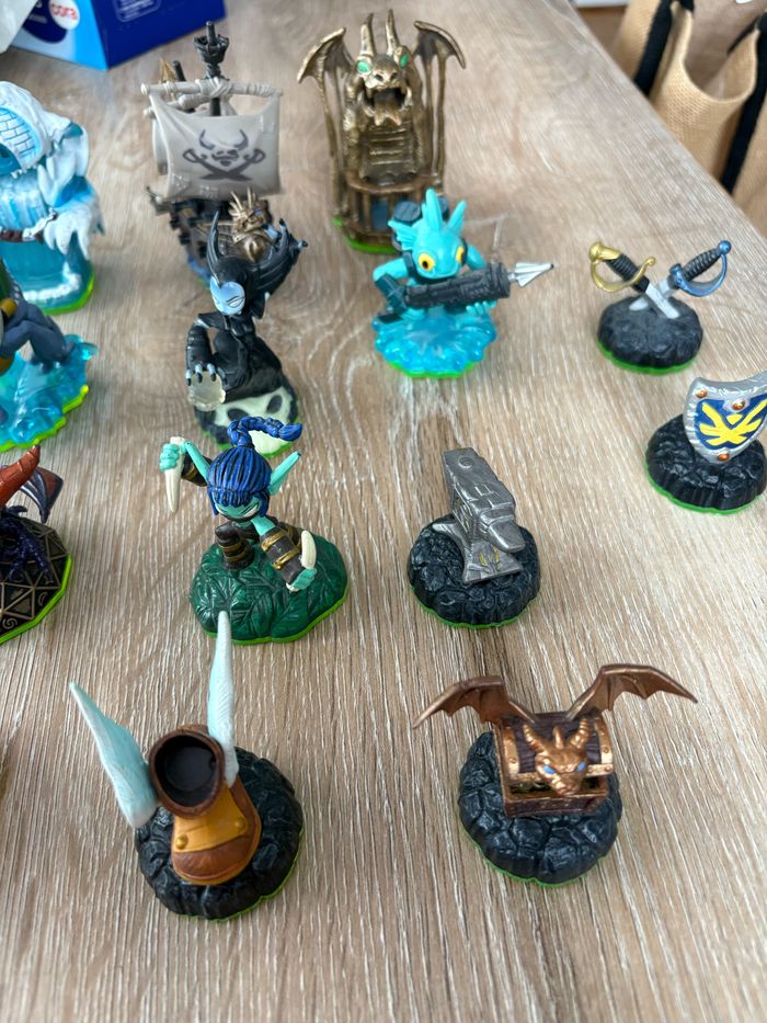 Lot de 18 figurines skylanders spyro’s adventure + jeu nintendo wii. - photo numéro 6