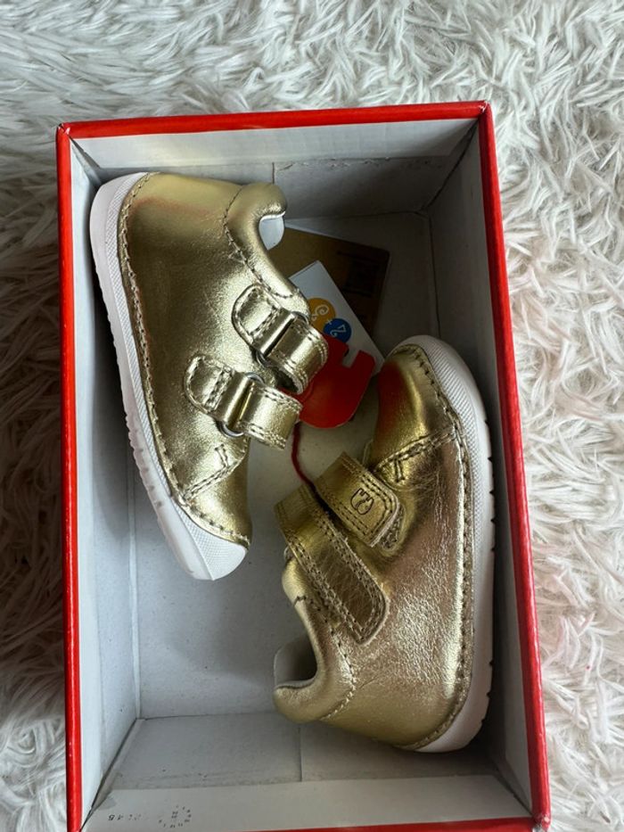 Paire de chaussures or Eledanten taille 19 - photo numéro 5