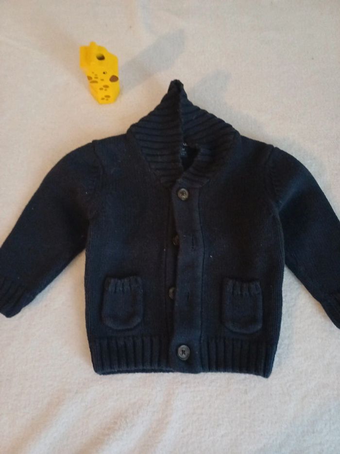 Gilet avec boutons bleu marine 9 mois kiabi