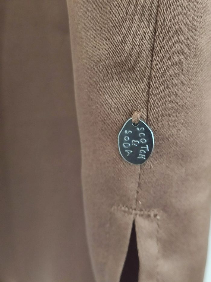 Belle robe marron satinée avec liseret coloré manches et col Scotch & Soda 38 parfait état - photo numéro 5