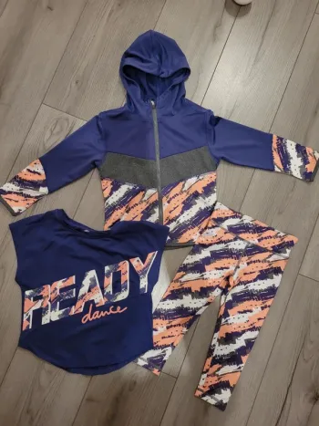 Ensemble de sport 3 ans neuf