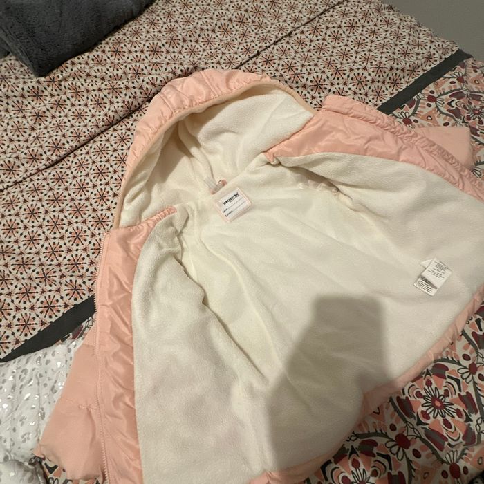 Deux. Doudounes neufs. - photo numéro 2