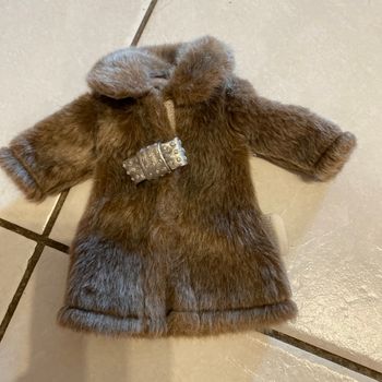Manteau fourrure Corolle et 2 petites jupes