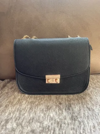 Sac à main lanière chaîne