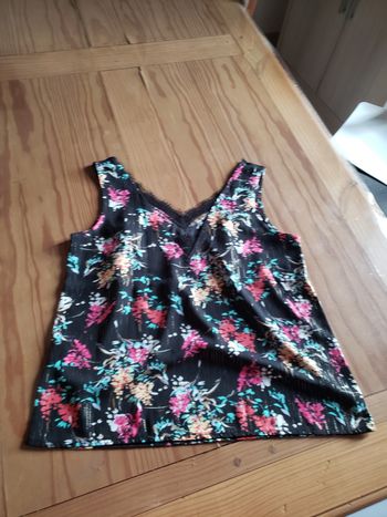 Débardeur noir dentelle et coloré