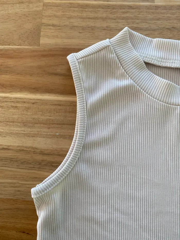 Top shein sans manche beige - photo numéro 2
