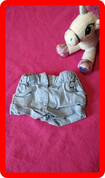 Short marque Tex taille 23 mois en très bon état.