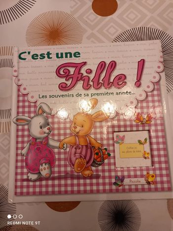 Album souvenir première année "C'est une fille !"