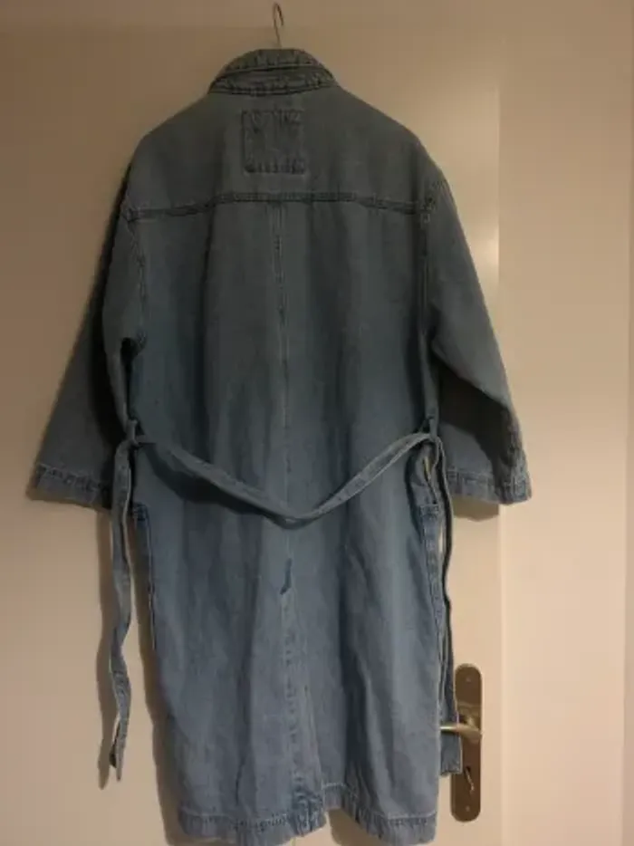 Veste en jean longue avec ceinture - photo numéro 3