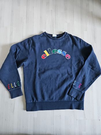 Sweat pull pour homme en taille xxl
Marque ellesse
Couleur bleu marine 
En parfait état