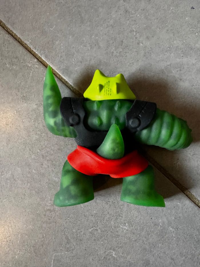 Figurine goo jit zu - Crocodile / Dinosaure / Aligator - Vert, noir, rouge & violet - photo numéro 2