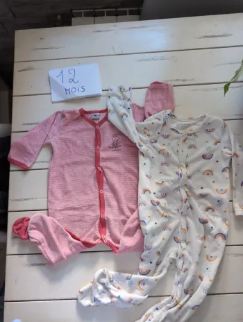 Deux Pijamas hiver bébé fille 12 mois