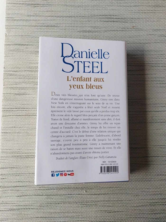 L'enfant aux yeux bleus - photo numéro 2