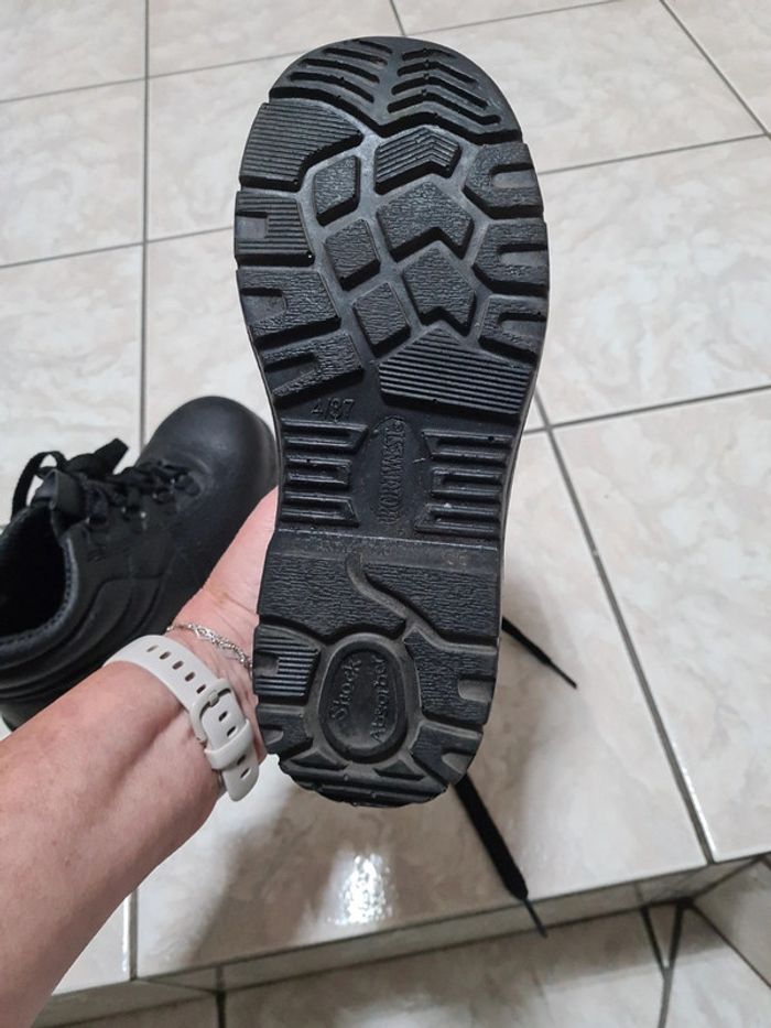 Chaussures de sécurité  pointure 37 - photo numéro 3