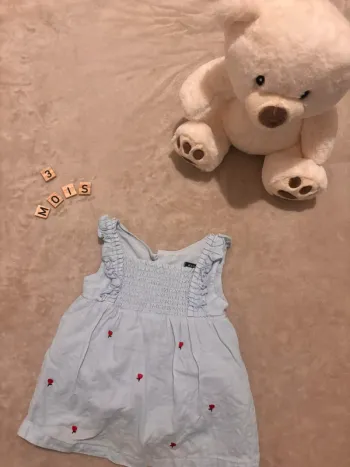 Robe bleu avec roses KIABI - 3 mois