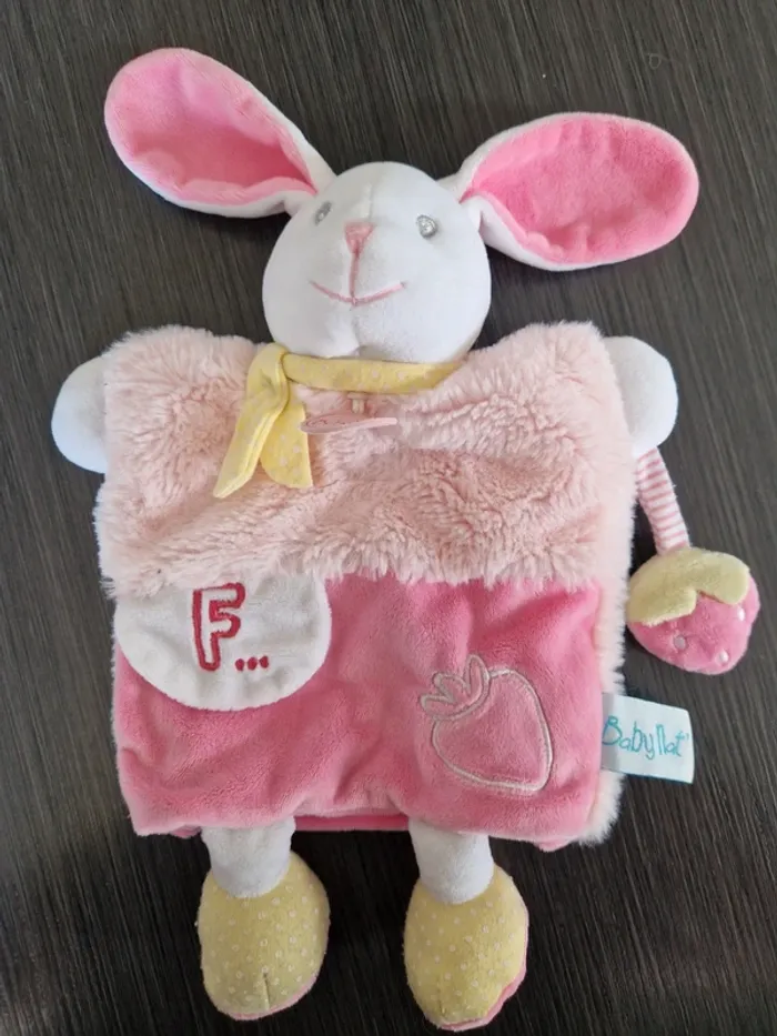 Baby'Nat Les Douillettes marionnette lapin rose blanc jaune fraise doudou peluche