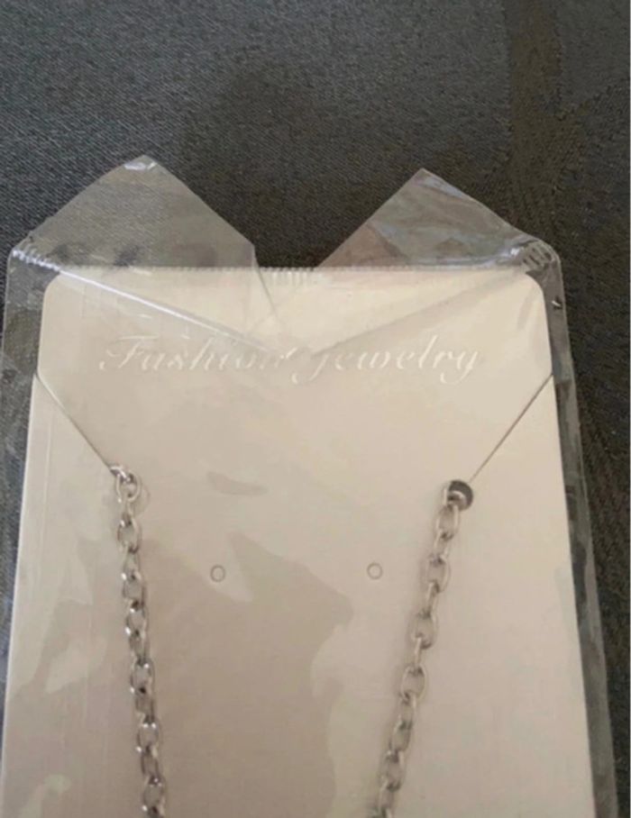 Collier fantaisie femme étoile  neuf dans son emballage - photo numéro 2