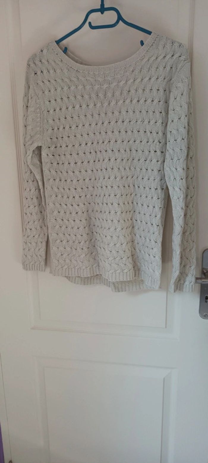 Pull beige avec motif ajouré