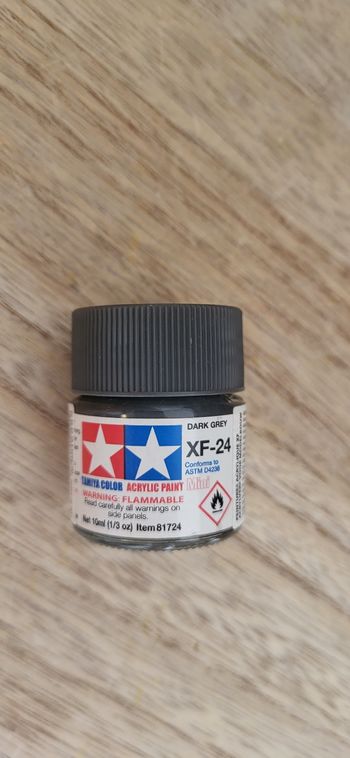 Peinture acrylique pour maquette