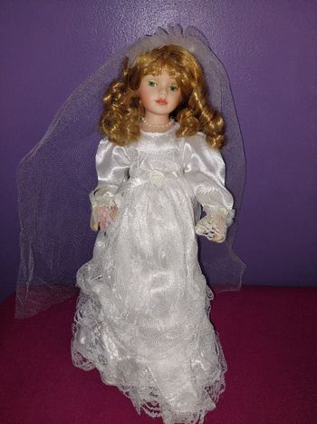 Poupee de porcelaine