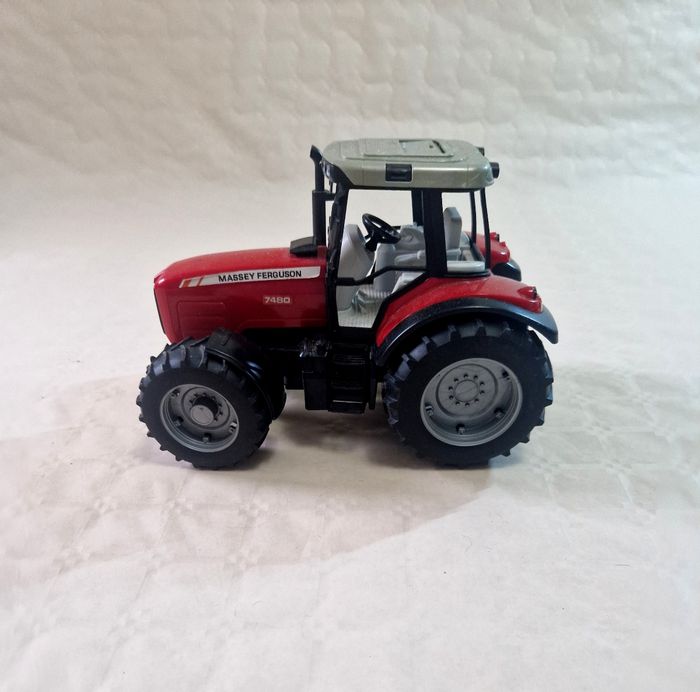 Tracteur miniature  / jouet  , Bruder  , Massey Ferguson 7480 - photo numéro 2