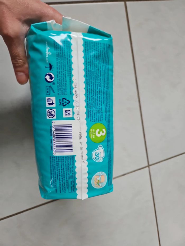 Paquet de 30 couches taille 3 Pampers Neuf - photo numéro 4