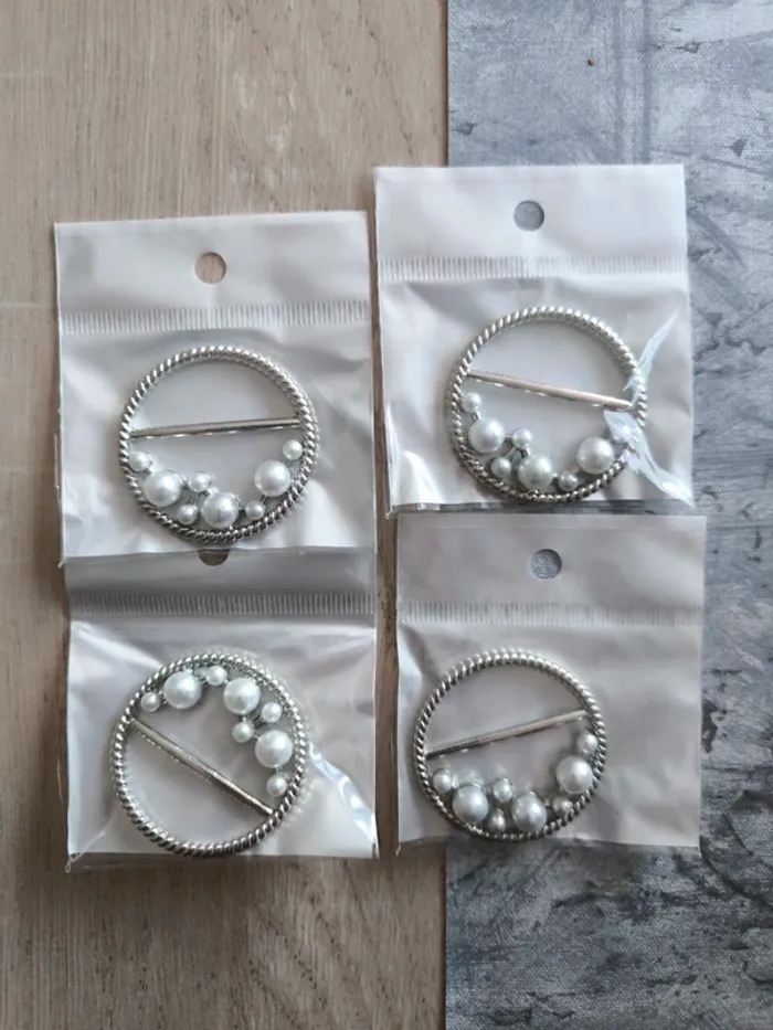Lot de 4 attaches pour foulard ou tee-shirt