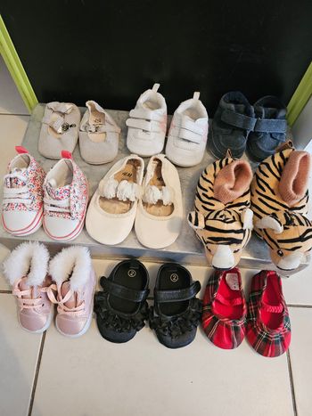 Chaussures petit bébé mélangé