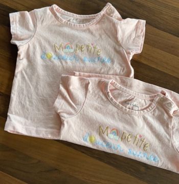 2 t-shirts 12/18 mois