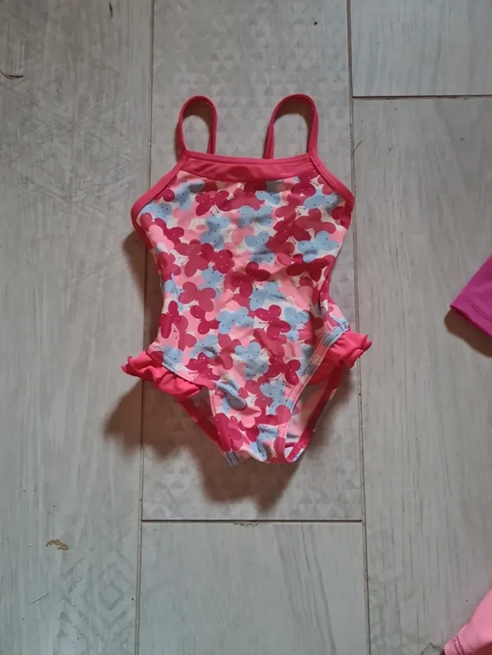 Maillot de bain 1 pièce 2 ans fleuri decathlon