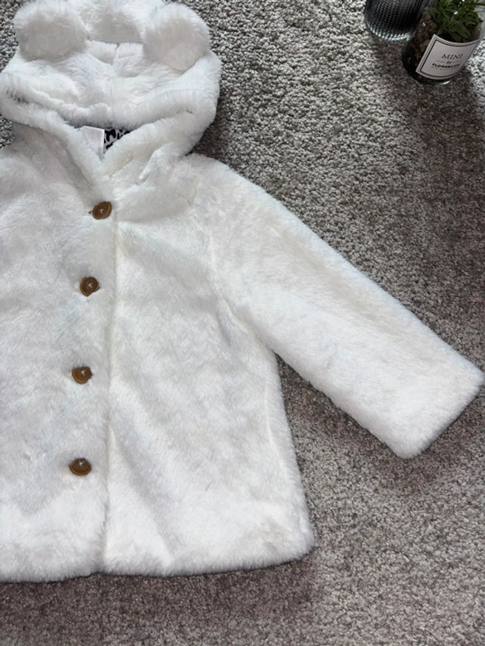 🌺Manteau en fausse fourrure blanche avec oreilles d’ours Taille 18mois/86cm🌺 - photo numéro 2