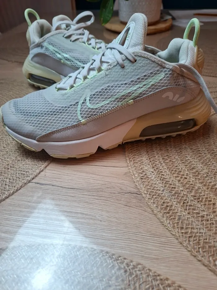 Nike Air Max 2090 Femme Taille 38 – Excellent état - photo numéro 3