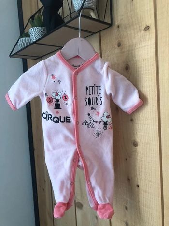 Pyjama 1 mois parfait état