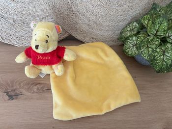 Neuf doudou Winnie l ourson pooh pull rouge mouchoir Disney nicotoy