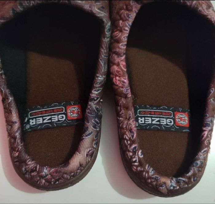 Chaussons* bordeaux pour femme pointure 39, Gezer - photo numéro 3