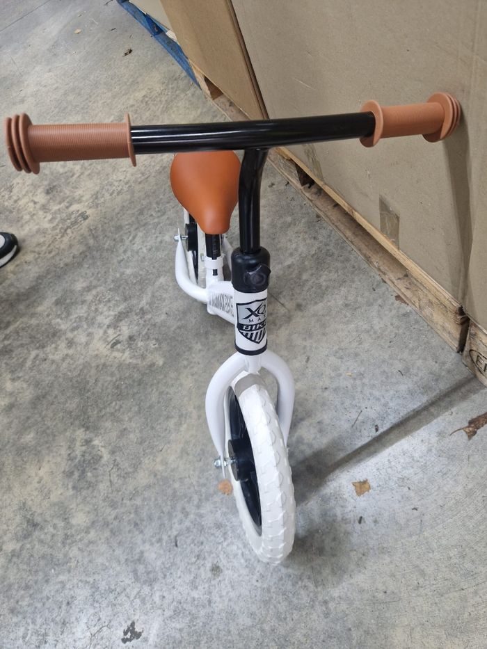 Draisienne enfant XOMAX – blanche avec selle marron - photo numéro 2