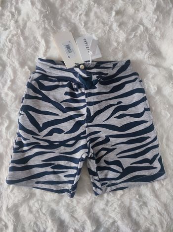 Short zébré gris et bleu marine kenzo taille 6 ans