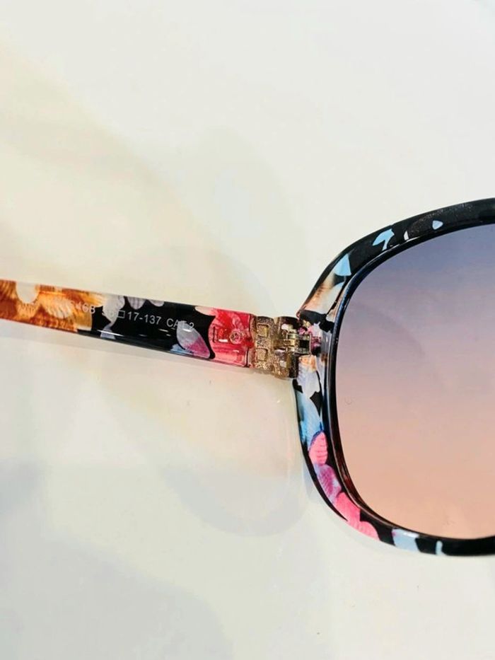 Lunette de soleil femme fleurie et dorée verres dégradés UV protection catégorie 2 - photo numéro 6