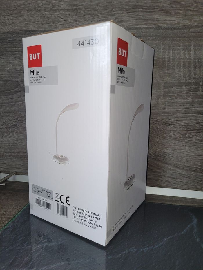 Neuf lampe de bureau blanche Mila but diamètre 13cm hauteur 50 cm. 3 niveaux d intensité lumineuse variateur de couleur tactile - photo numéro 4