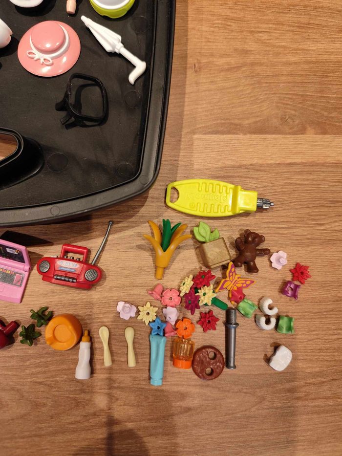 Lot figurines , accessoires et magasines Playmobil , très bon état - photo numéro 5