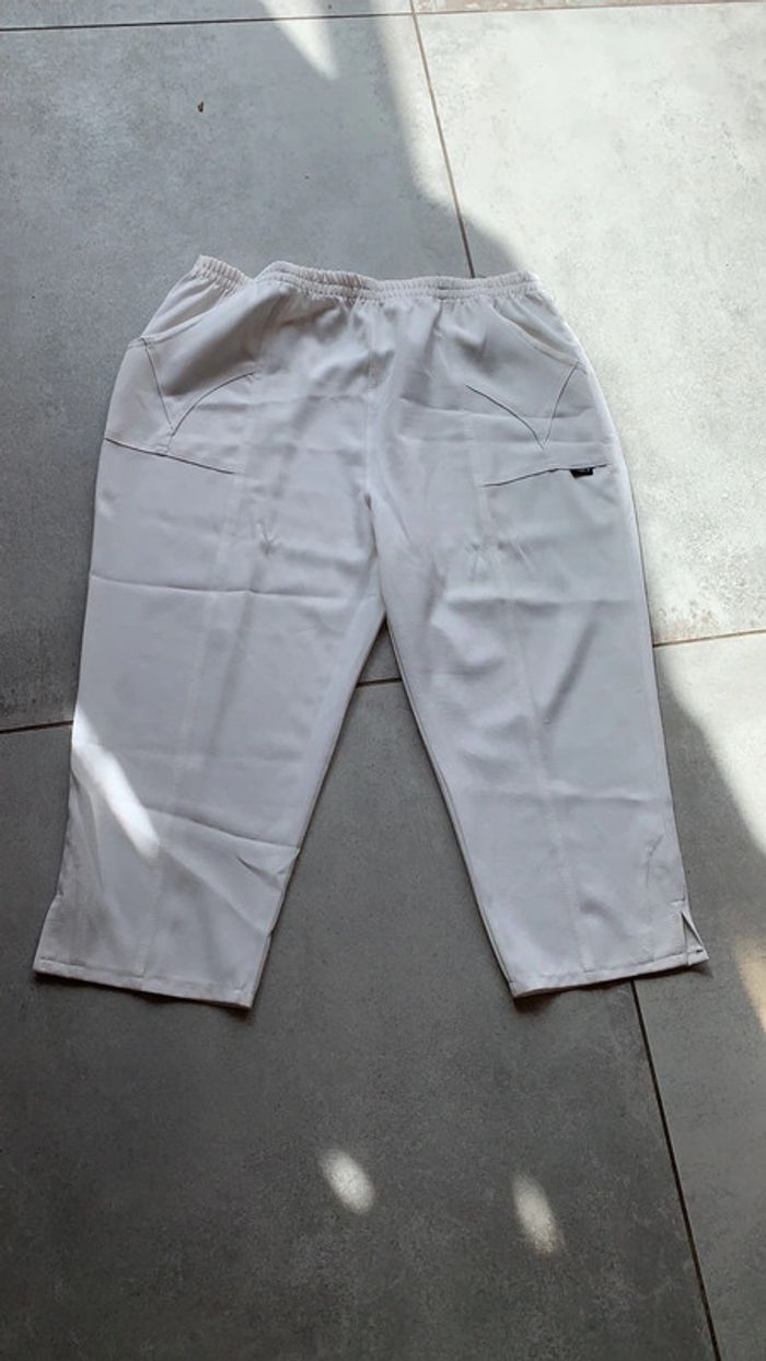 Pantalon court pantacourt évasé blanc taille 7 mais ajustable élastique en très bon état