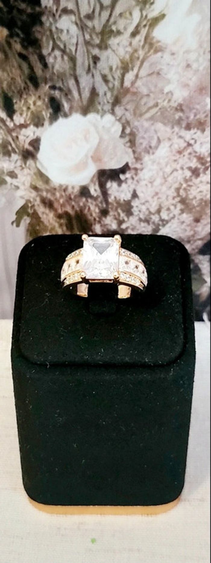 Bague en cuivre dorée avec Zirconium – Pierre centrale carrée, élégance et éclat - photo numéro 2