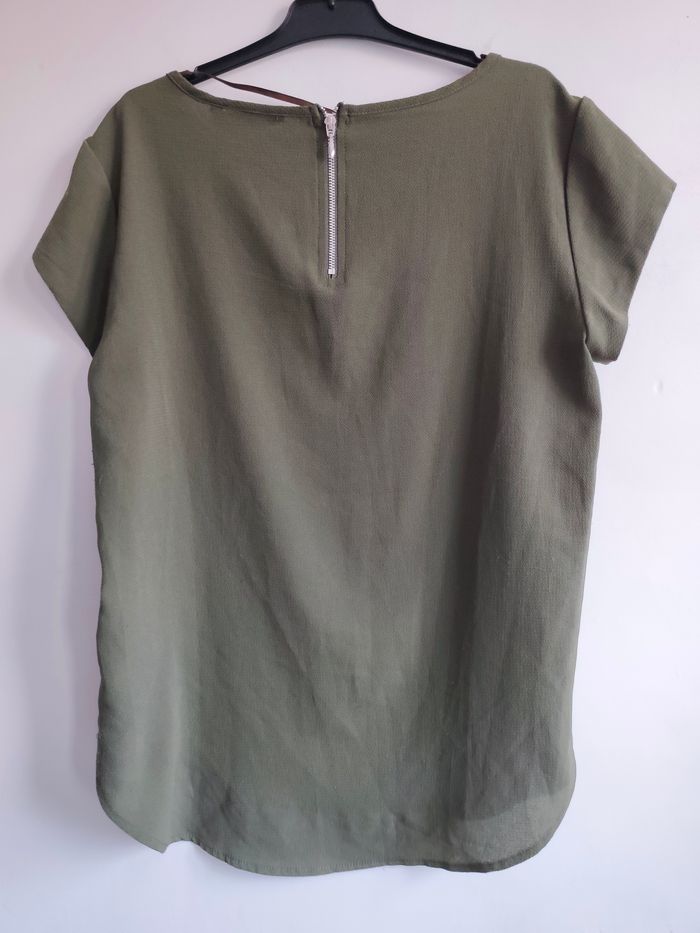 Haut fluide kaki Only taille 34 – manches courtes, zip dos - photo numéro 3