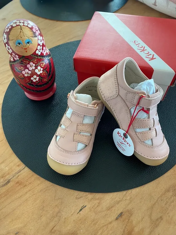Sandales Kickers Pointure 23 rose clair