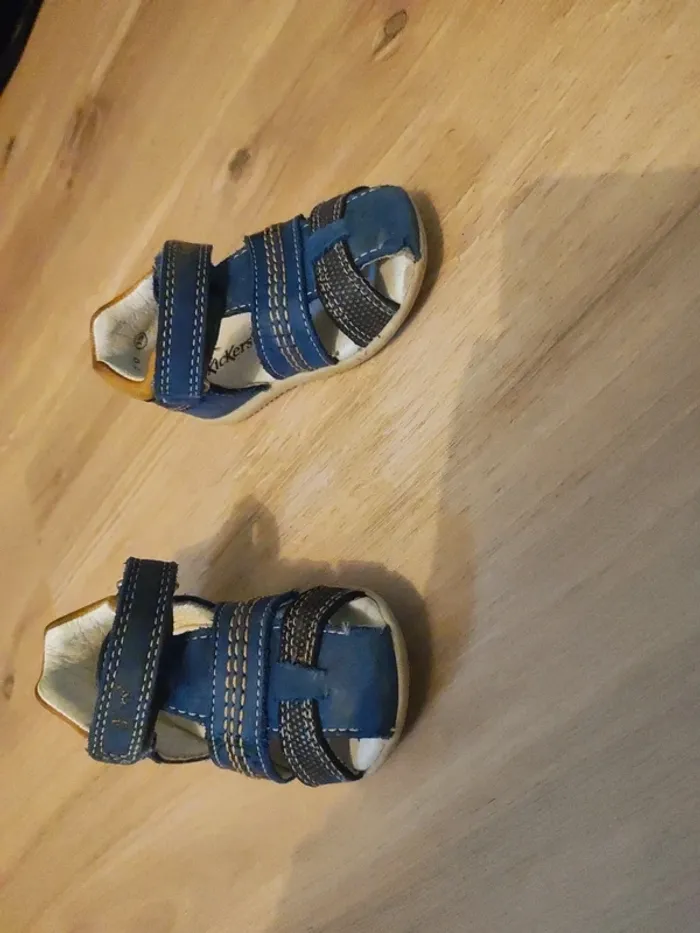 Sandales 19 Kickers bleu et jaune - photo numéro 3