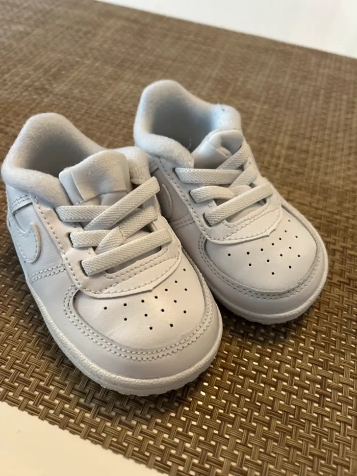 Basket bébé Nike taille 19,5 - photo numéro 2