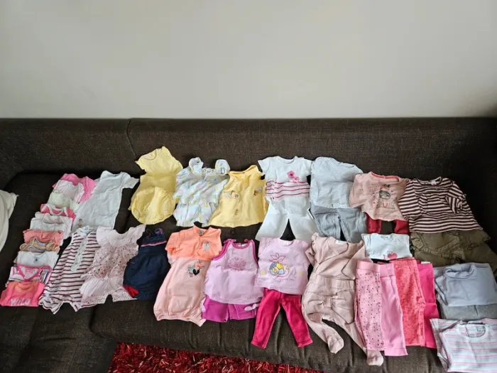 Lot 45 vetements fille printemps été 3 mois