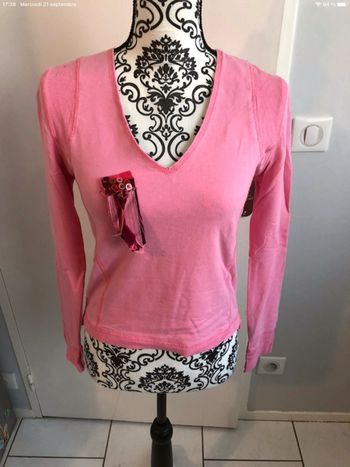 Haut rose One Step avec sa broche taille 38